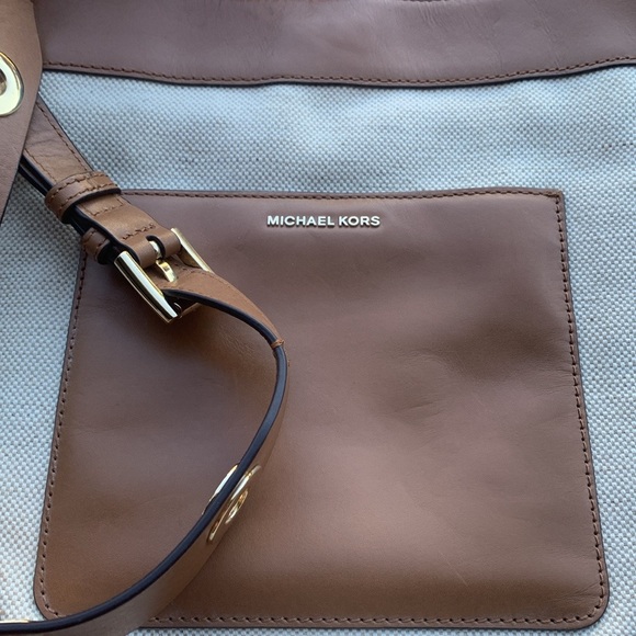 Michael Kors canvas crossbody - Picture 2 of 2